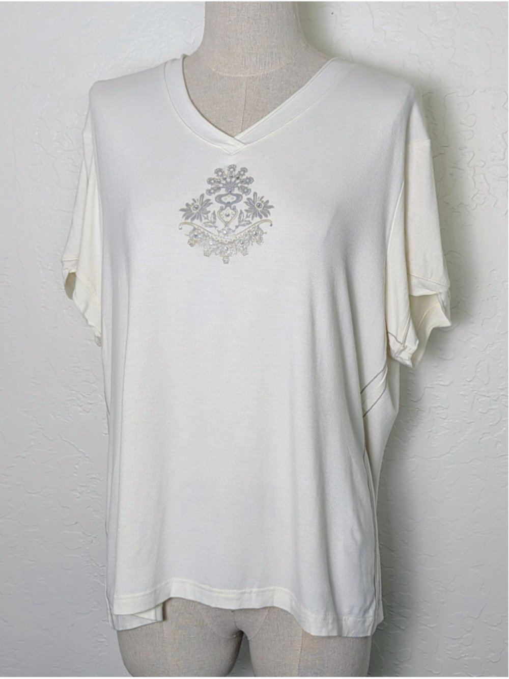 GreenTea Bamboo V Neck Top XL Soft Stretch Ivory Rhinestone Detail Comfy Lounge